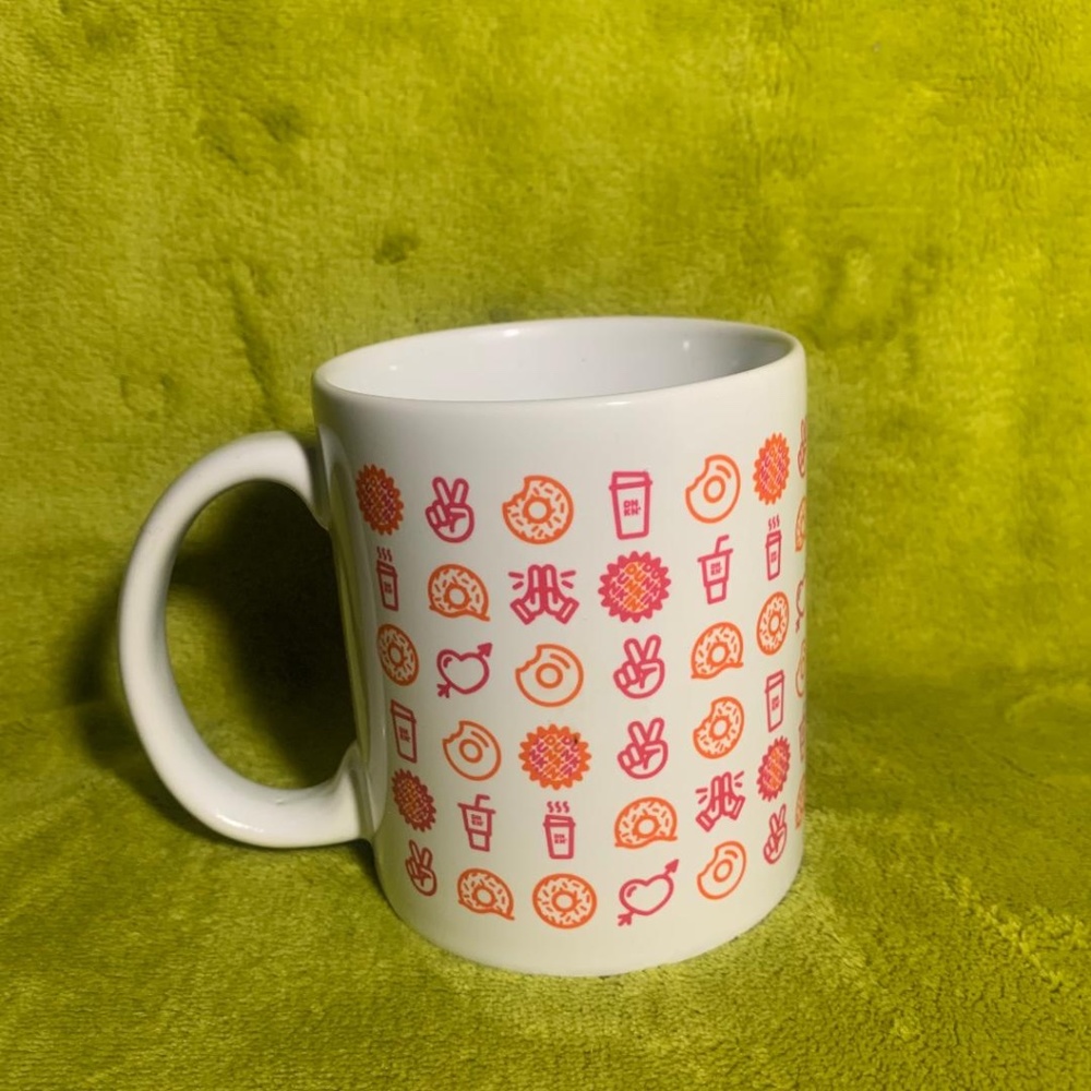 Dunkin Donuts Emoji 2018 ceramic mug NWOT - Picture 3 of 8